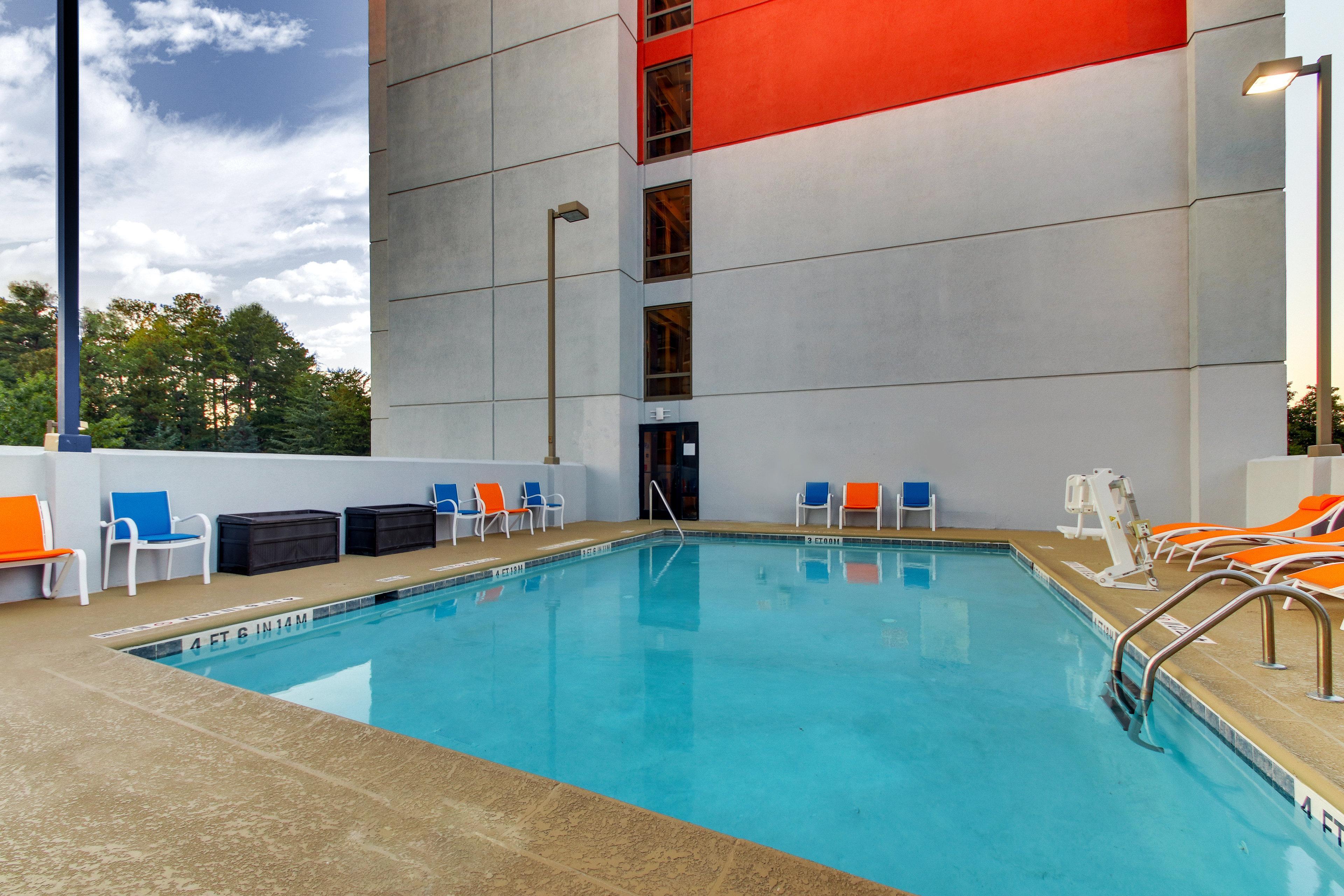 Holiday Inn Express & Suites Atlanta Perimeter Mall Hotel By Ihg Sandy Springs Dış mekan fotoğraf