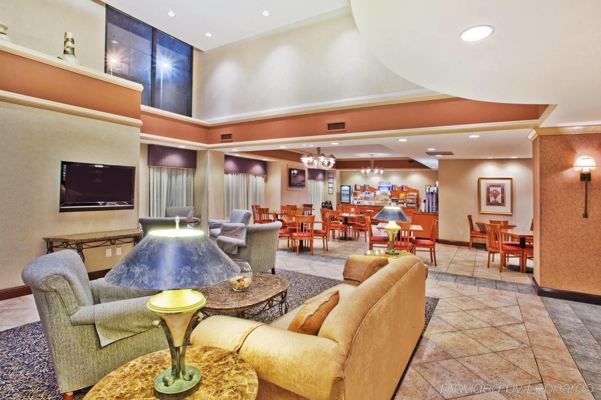 Holiday Inn Express & Suites Atlanta Perimeter Mall Hotel By Ihg Sandy Springs İç mekan fotoğraf