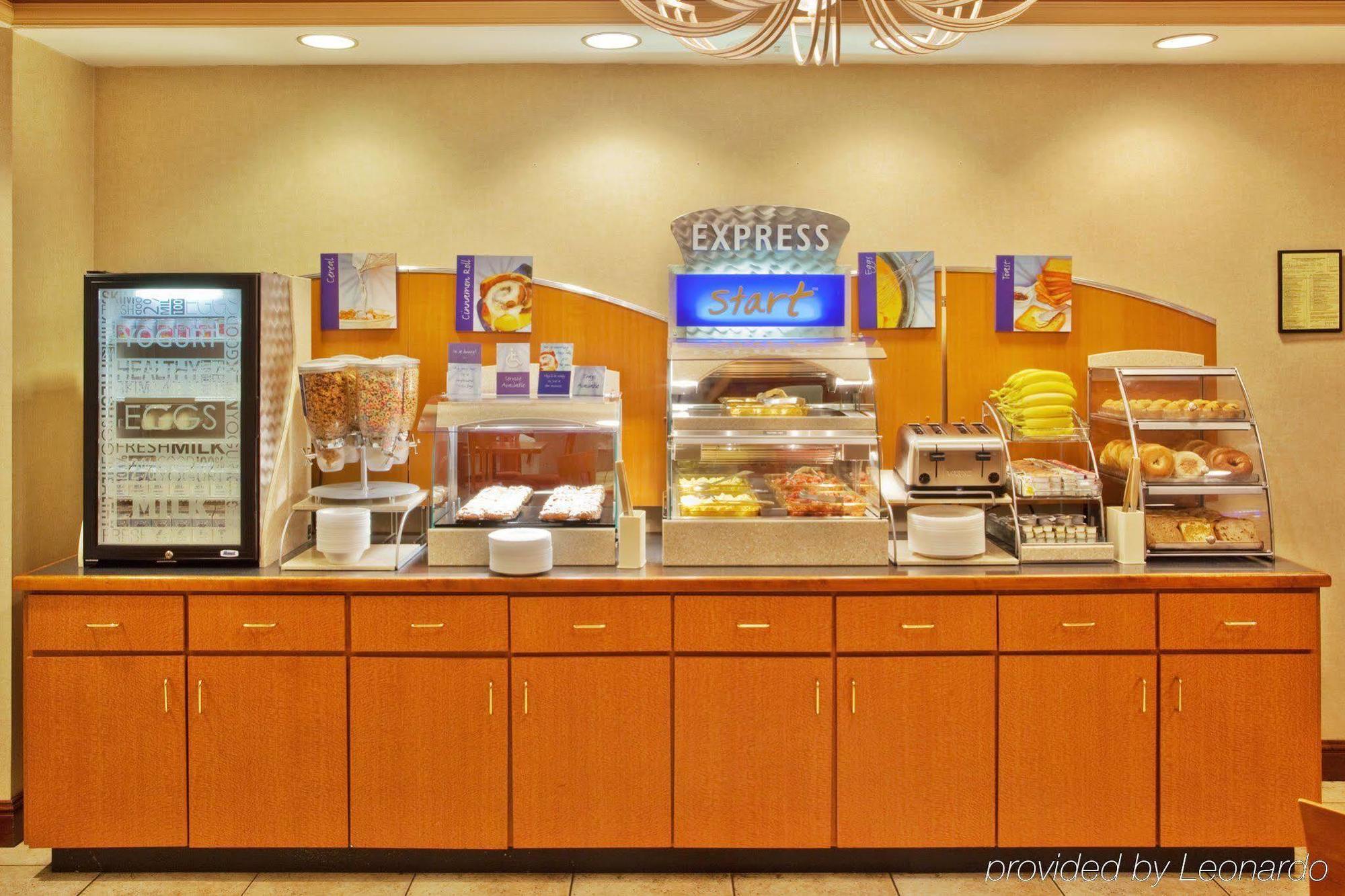 Holiday Inn Express & Suites Atlanta Perimeter Mall Hotel, An Ihg Hotel Sandy Springs Restoran fotoğraf