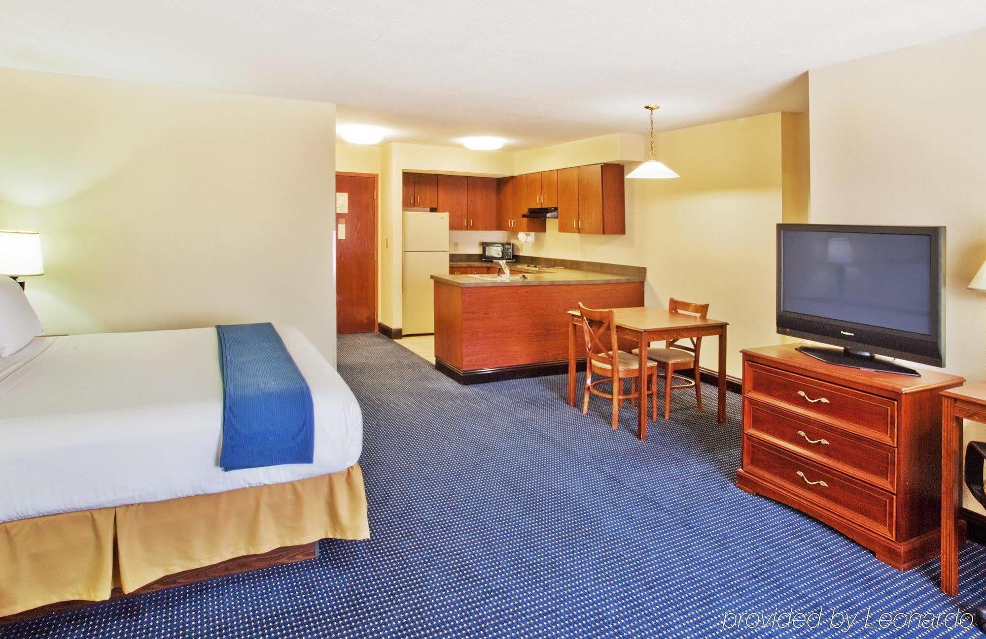 Holiday Inn Express & Suites Atlanta Perimeter Mall Hotel By Ihg Sandy Springs Oda fotoğraf