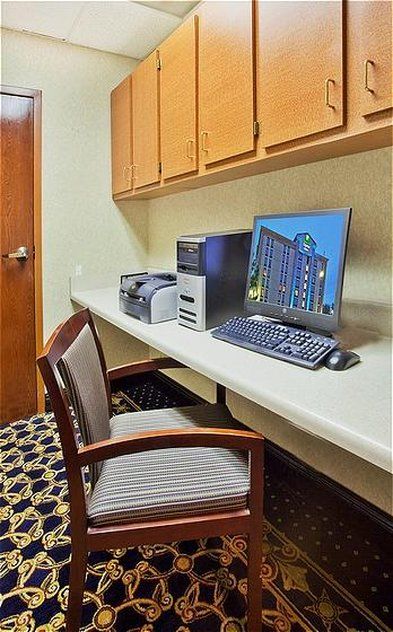 Holiday Inn Express & Suites Atlanta Perimeter Mall Hotel, An Ihg Hotel Sandy Springs Konforlar fotoğraf