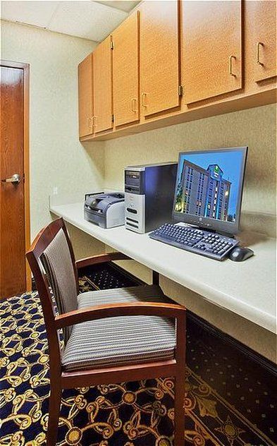 Holiday Inn Express & Suites Atlanta Perimeter Mall Hotel By Ihg Sandy Springs Konforlar fotoğraf